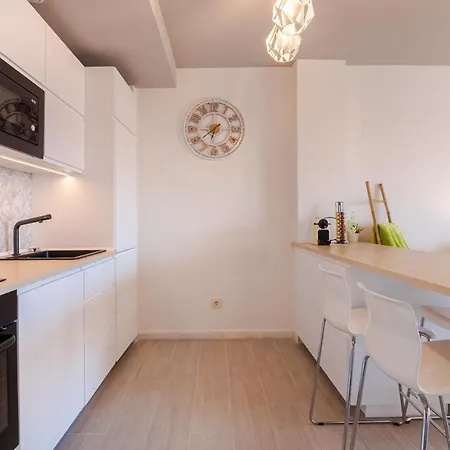 Διαμέρισμα W Beach/mountain Views, Pool And Parking *