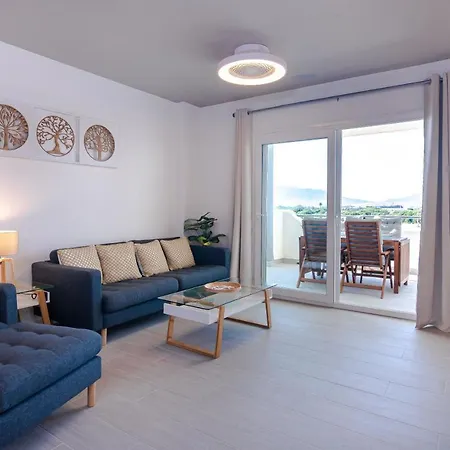 W Beach/mountain Views, Pool And Parking *