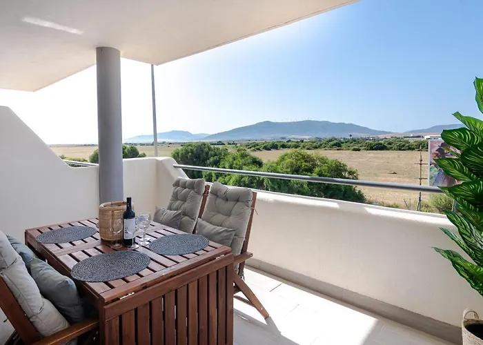 W Beach/mountain Views, Pool And Parking Apartmán