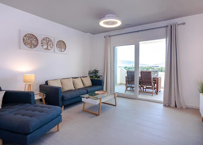 W Beach/mountain Views, Pool And Parking *